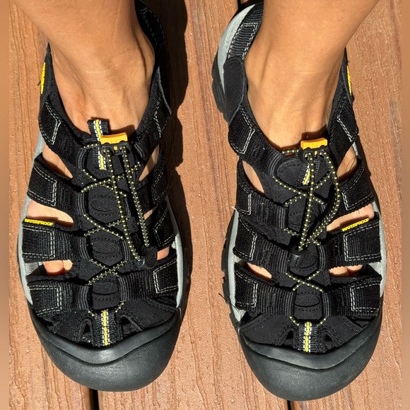 Black Keens Size 9 - worn once! - Picture 6 of 7